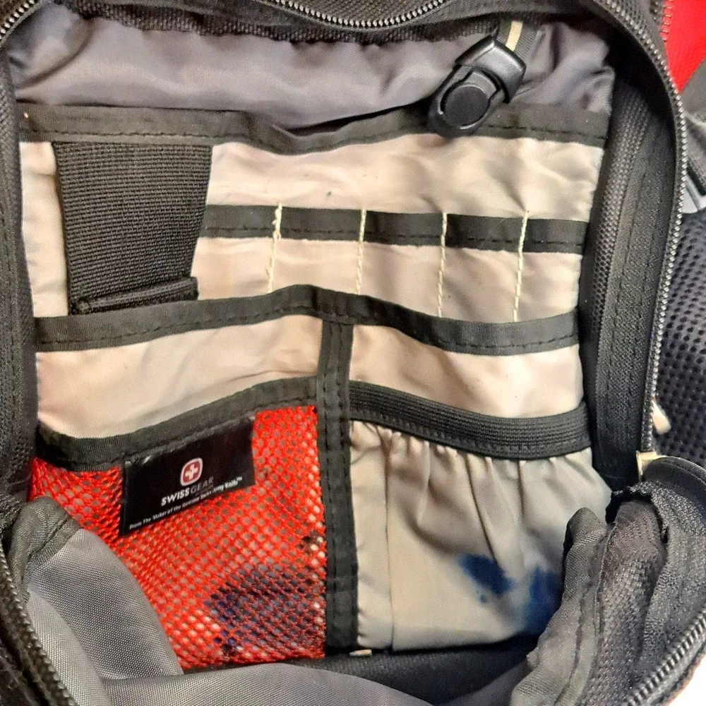 SwissGear Maxxum Black Red Laptop Travel Backpack Heavy Duty Padded Media Pocket